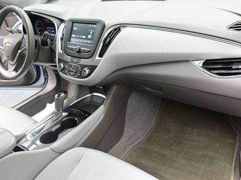 Used 2017 Chevrolet Malibu LT FWD image 26