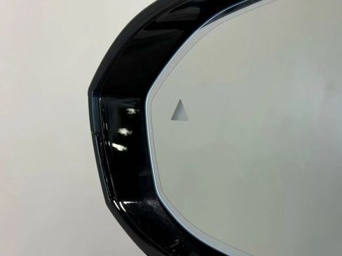 Used 2025 BMW 760i xDrive w/ Executive Package image 13