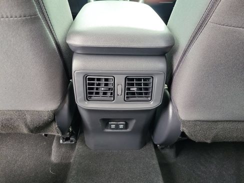 Used 2019 Toyota RAV4 XLE AWD/4WD image 16