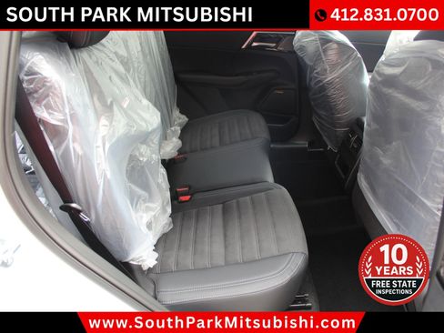 New 2026 Mitsubishi Outlander SE image 16