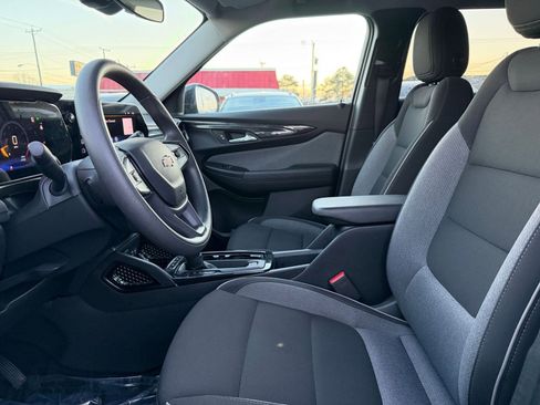 Used 2025 Chevrolet TrailBlazer LT image 24