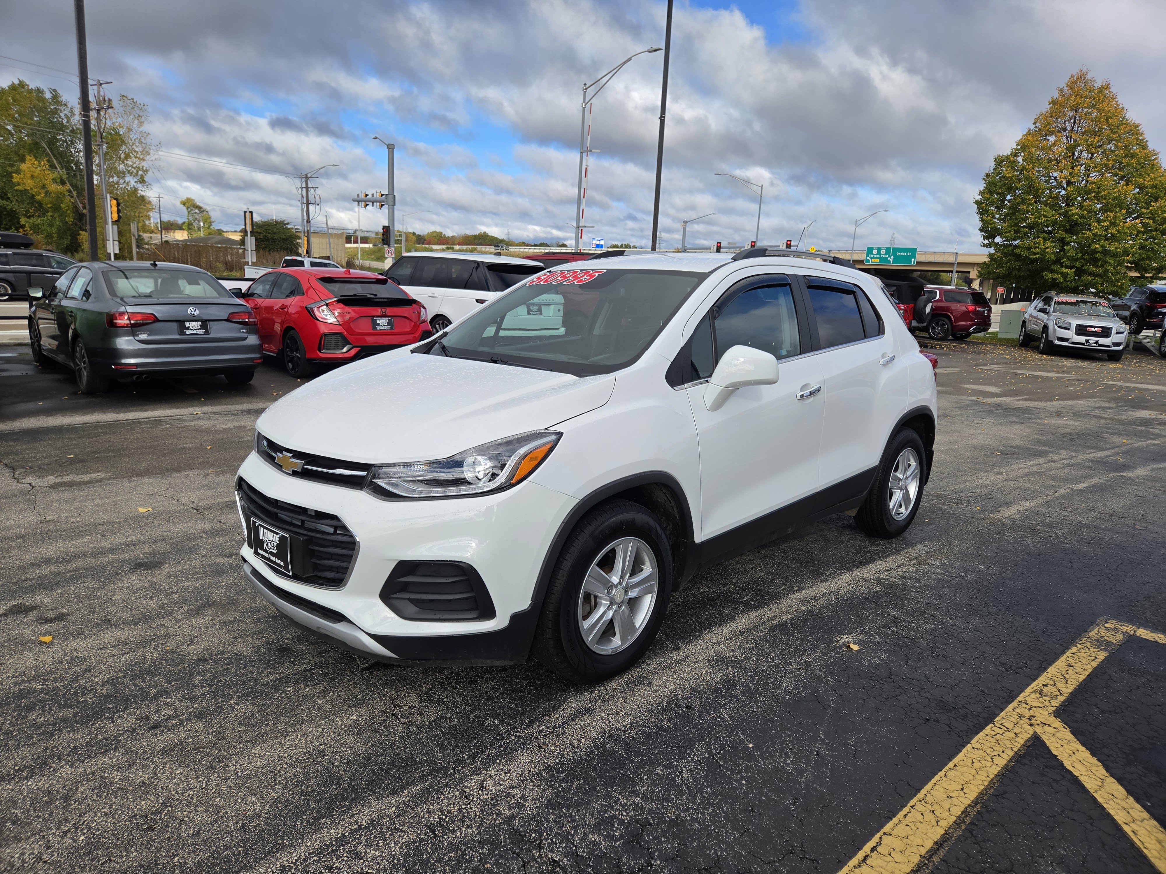 Used 2017 Chevrolet Trax LT w/ LT Convenience Package FWD image 3