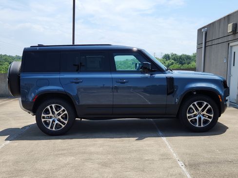 New 2025 Land Rover Defender 110 S image 11