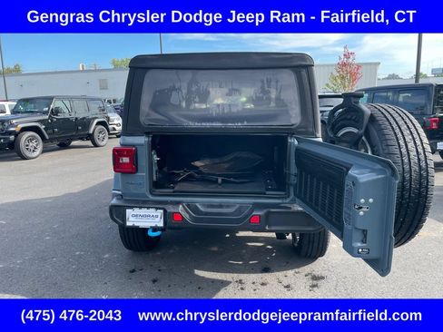 Used 2024 Jeep Wrangler Unlimited w/ Convenience Group AWD/4WD image 30