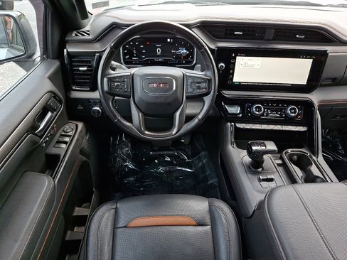 Used 2023 GMC Sierra 1500 AT4 w/ Technology Package AWD/4WD image 11