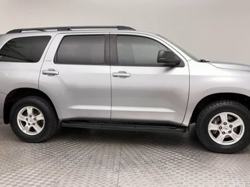Used 2014 Toyota Sequoia SR5 AWD/4WD image 9