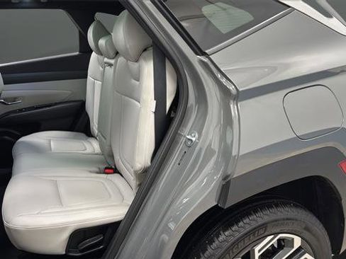 Used 2025 Hyundai Tucson Limited AWD/4WD image 24