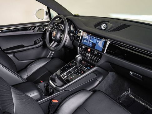 Certified 2026 Porsche Macan AWD/4WD image 14
