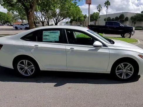 Used 2023 Volkswagen Jetta SE FWD image 9