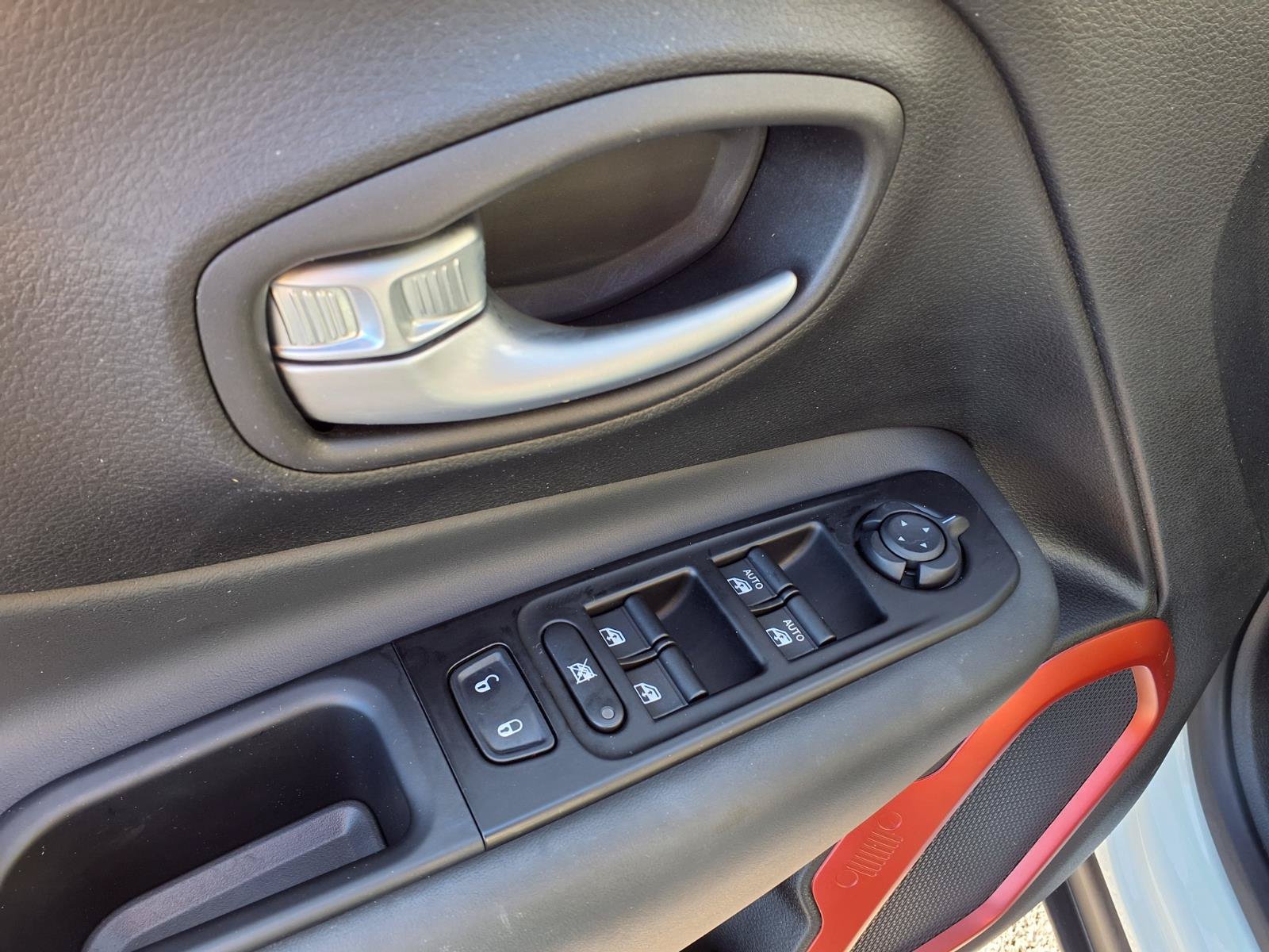 Used 2021 Jeep Renegade Trailhawk AWD/4WD image 17