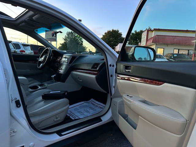 Used 2010 Subaru Outback 2.5i Limited AWD/4WD image 19