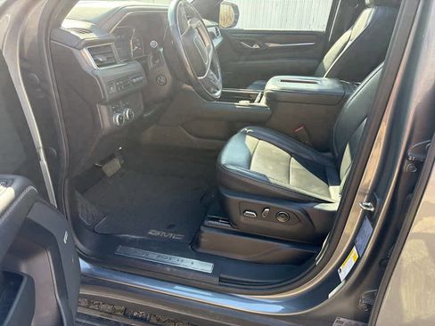 Used 2021 GMC Yukon XL Denali w/ LPO, Illumination Package image 5