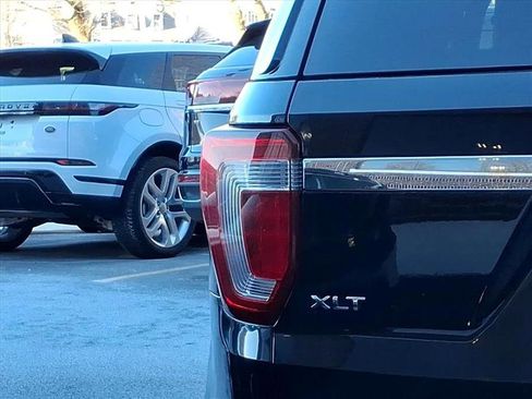 Used 2019 Ford Explorer XLT w/ Equipment Group 202A image 6