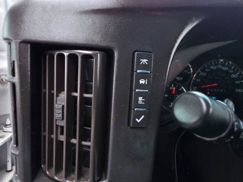 Used 2018 GMC Savana 2500 RWD image 11