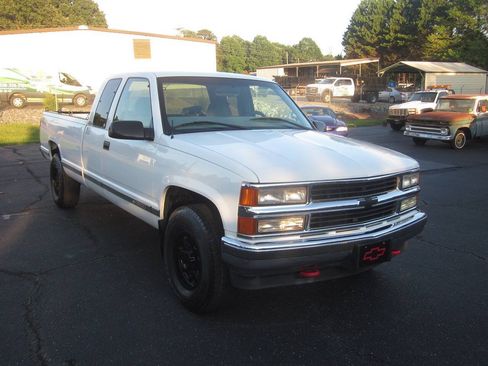 Used 1998 Chevrolet Silverado 2500 2WD Extended Cab w/ Preferred Equipment Group 2 image 4