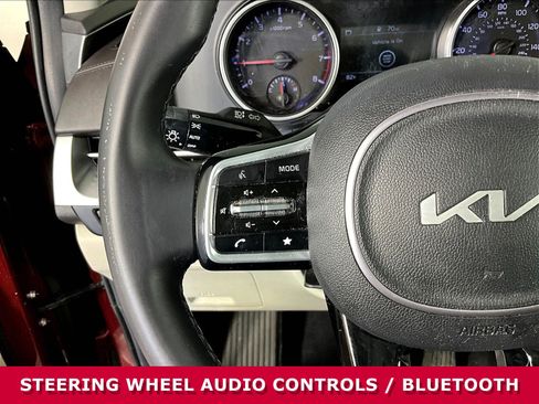 Used 2024 Kia Carnival LX FWD image 11