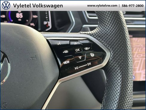 Certified 2022 Volkswagen Tiguan SEL R-Line image 26
