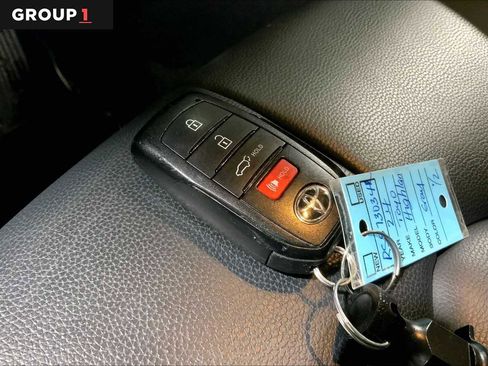 Used 2024 Toyota Highlander XLE image 14