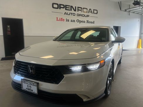 Used 2023 Honda Accord EX image 2