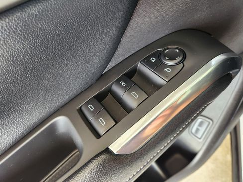 Certified 2025 Chevrolet Traverse LT FWD image 22