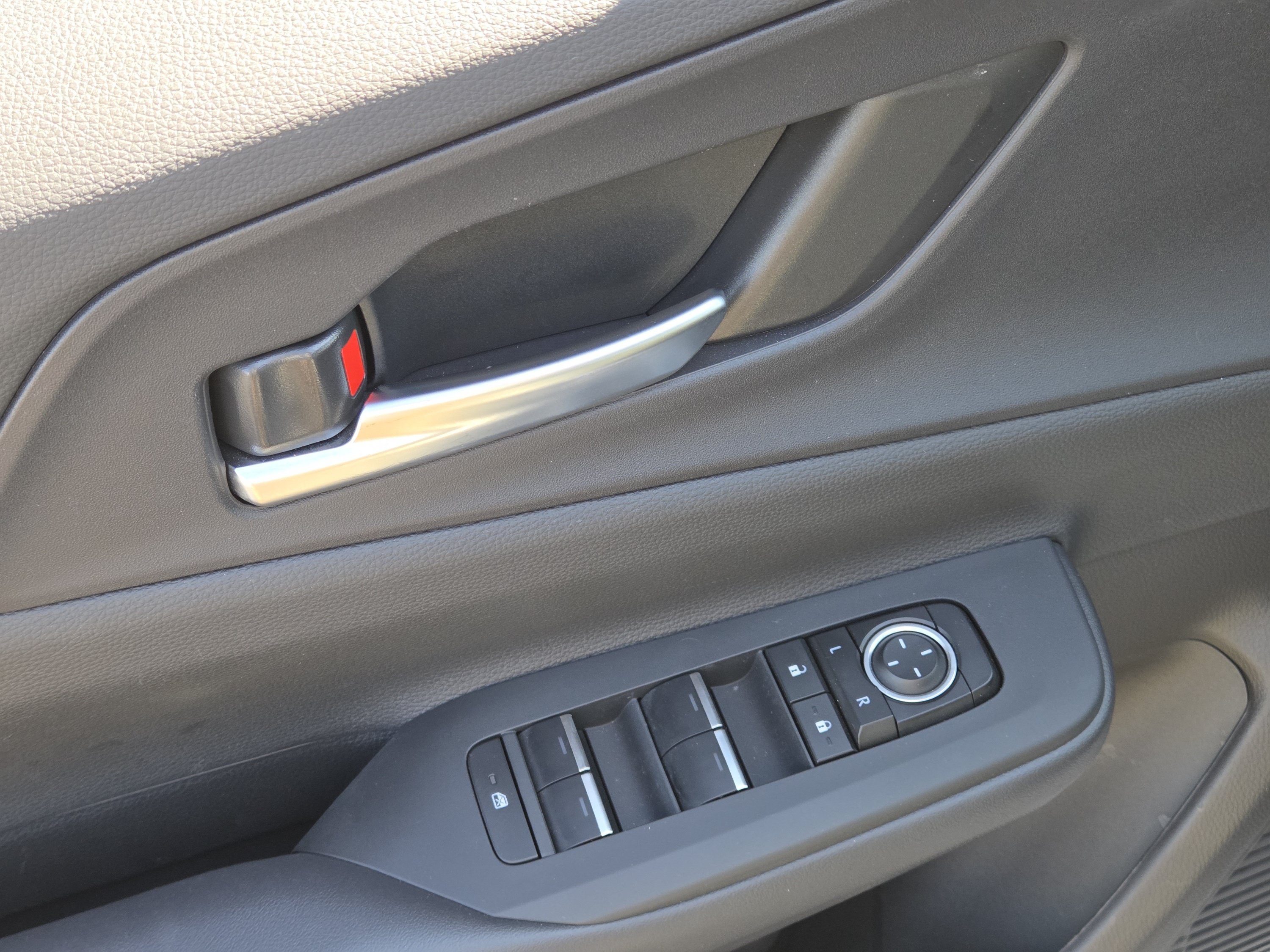 Certified 2026 Toyota Prius Plug-In Hybrid FWD image 30
