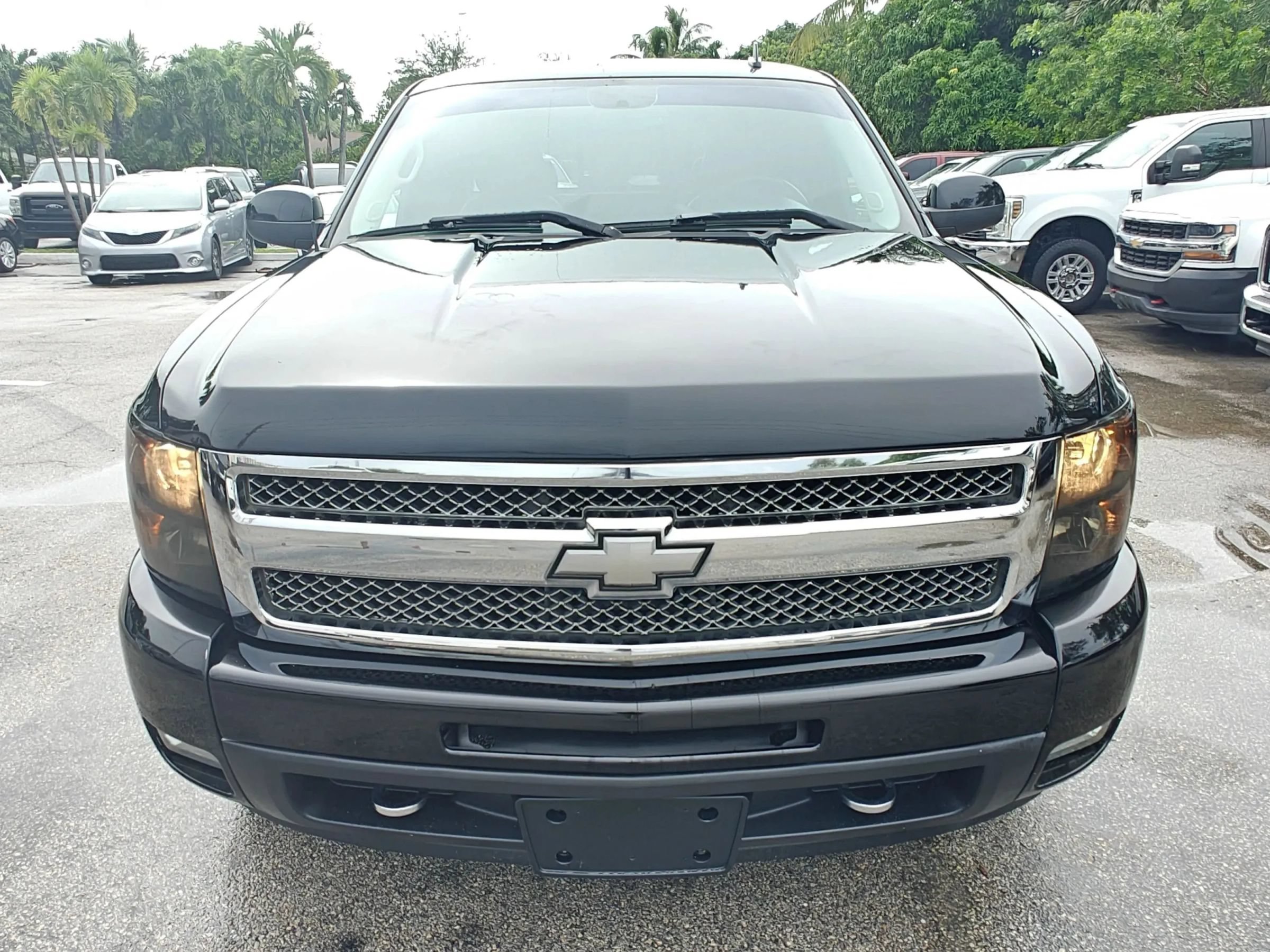 Used 2010 Chevrolet Silverado 1500 LTZ w/ LTZ Plus Package RWD image 2