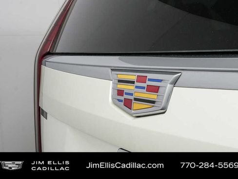 Used 2024 Cadillac Escalade Premium Luxury image 38