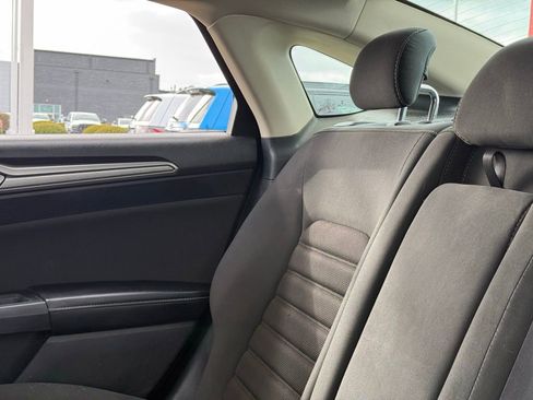 Used 2019 Ford Fusion SE image 27