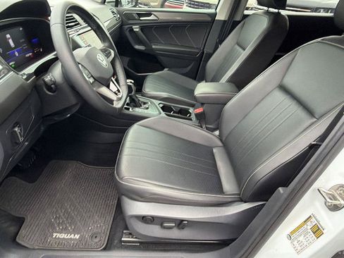 Used 2022 Volkswagen Tiguan SE FWD image 16