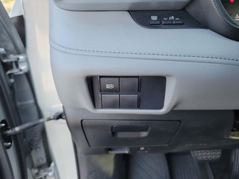 Used 2021 Toyota Highlander L FWD image 27