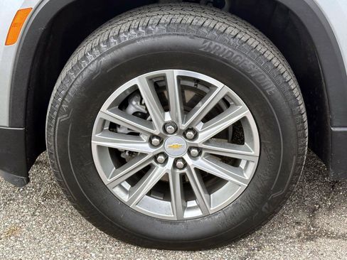 Used 2023 Chevrolet Traverse LT image 8