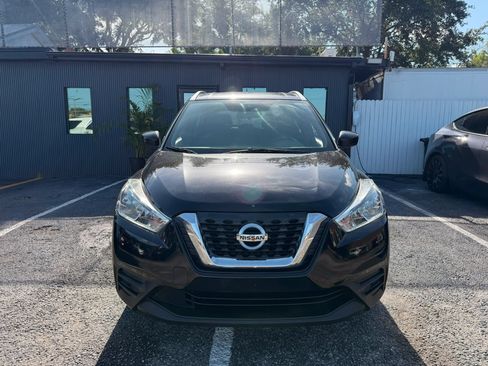 Used 2019 Nissan Kicks S FWD image 2