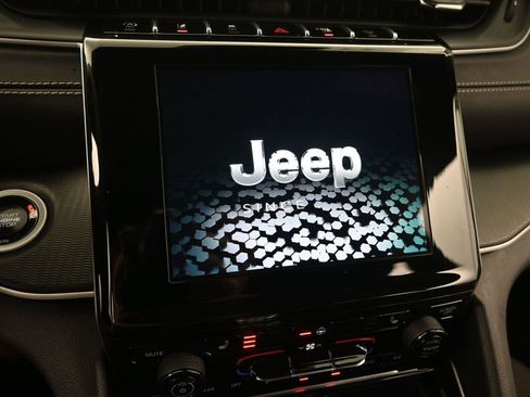 Used 2024 Jeep Grand Cherokee L Altitude image 36