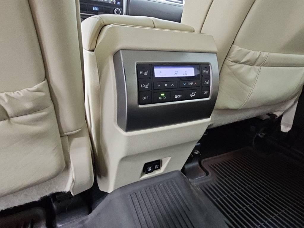Used 2023 Lexus GX 460 Premium w/ Accessory Package AWD/4WD image 33