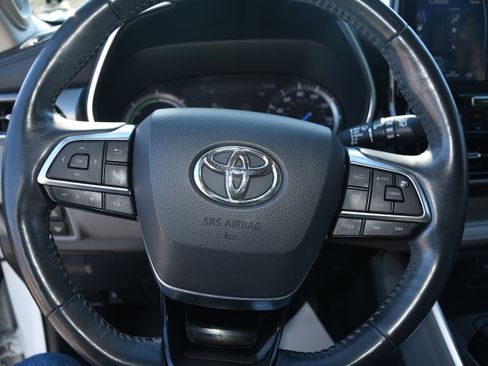 Used 2021 Toyota Highlander Platinum image 14