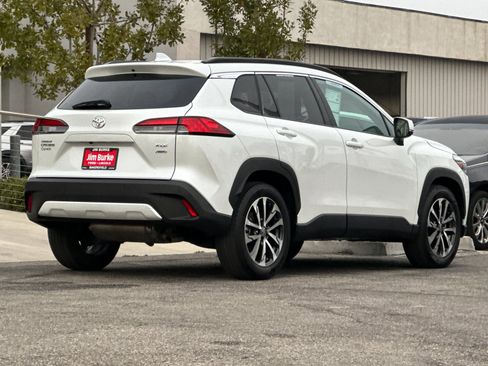 Used 2023 Toyota Corolla Cross XLE image 4