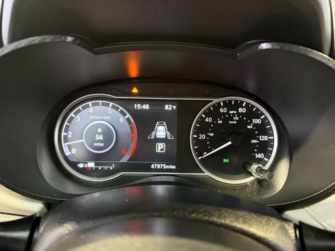 Used 2022 Nissan Versa SV FWD image 13