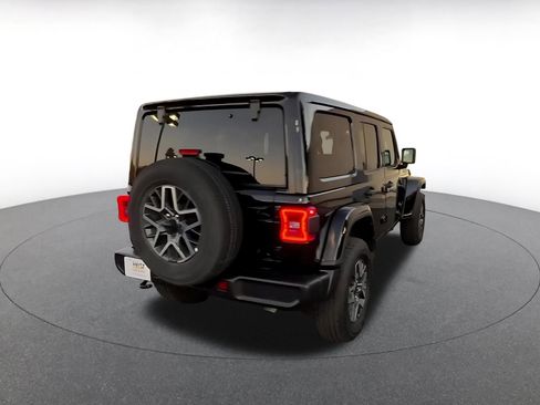 Used 2025 Jeep Wrangler Sahara image 12