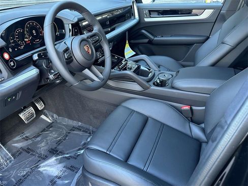 New 2026 Porsche Cayenne S image 4