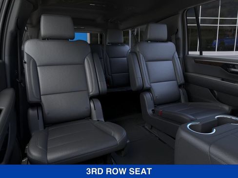 New 2026 Chevrolet Suburban LT w/ Comfort Package AWD/4WD image 18