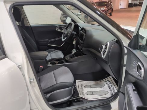 Certified 2023 Kia Soul LX FWD image 9