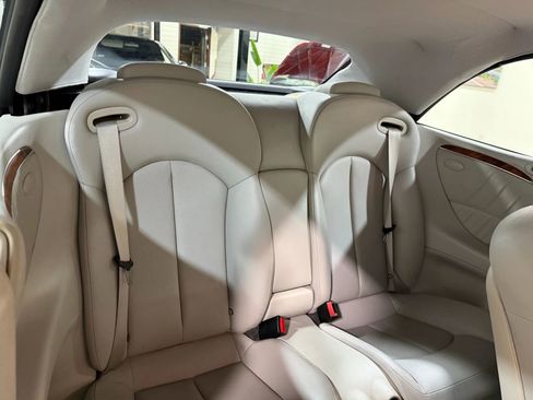 Used 2005 Mercedes-Benz CLK 500 Cabriolet image 42