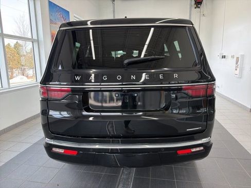 Used 2024 Jeep Wagoneer Series II w/ Flexible Seating Group image 4