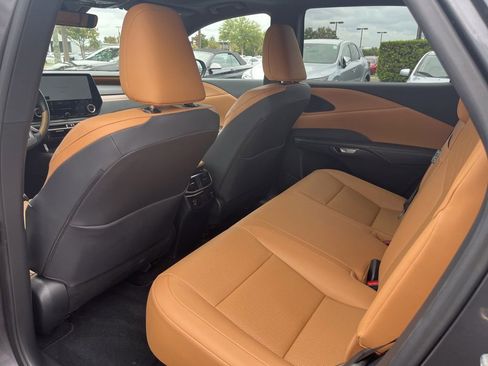 Used 2025 Lexus RX 350 Premium w/ Accessory Package (Z1) FWD image 3
