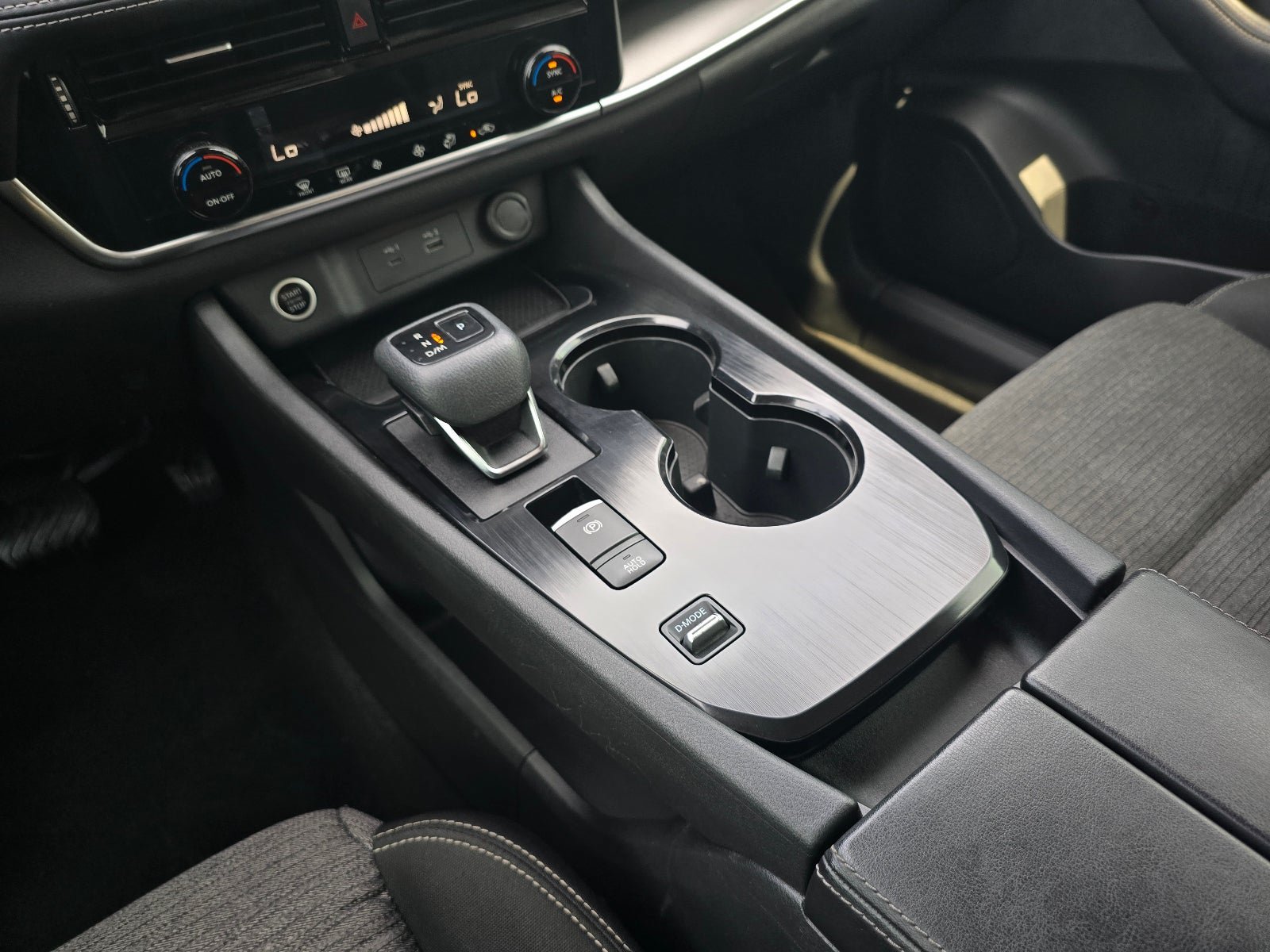 Used 2022 Nissan Rogue SV FWD image 16