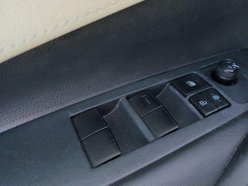 Used 2020 Toyota Corolla SE image 12