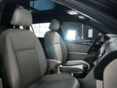 Used 2023 Volkswagen Tiguan SE R-Line image 35