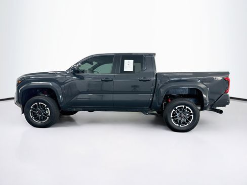 Used 2025 Toyota Tacoma TRD Sport AWD/4WD image 4