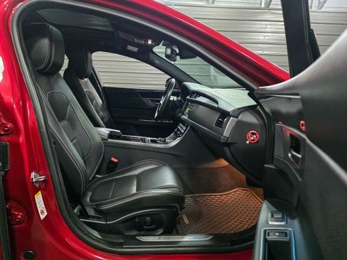 Used 2017 Jaguar XF R-Sport image 16