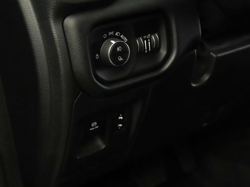 Used 2021 RAM 1500 Laramie AWD/4WD image 10